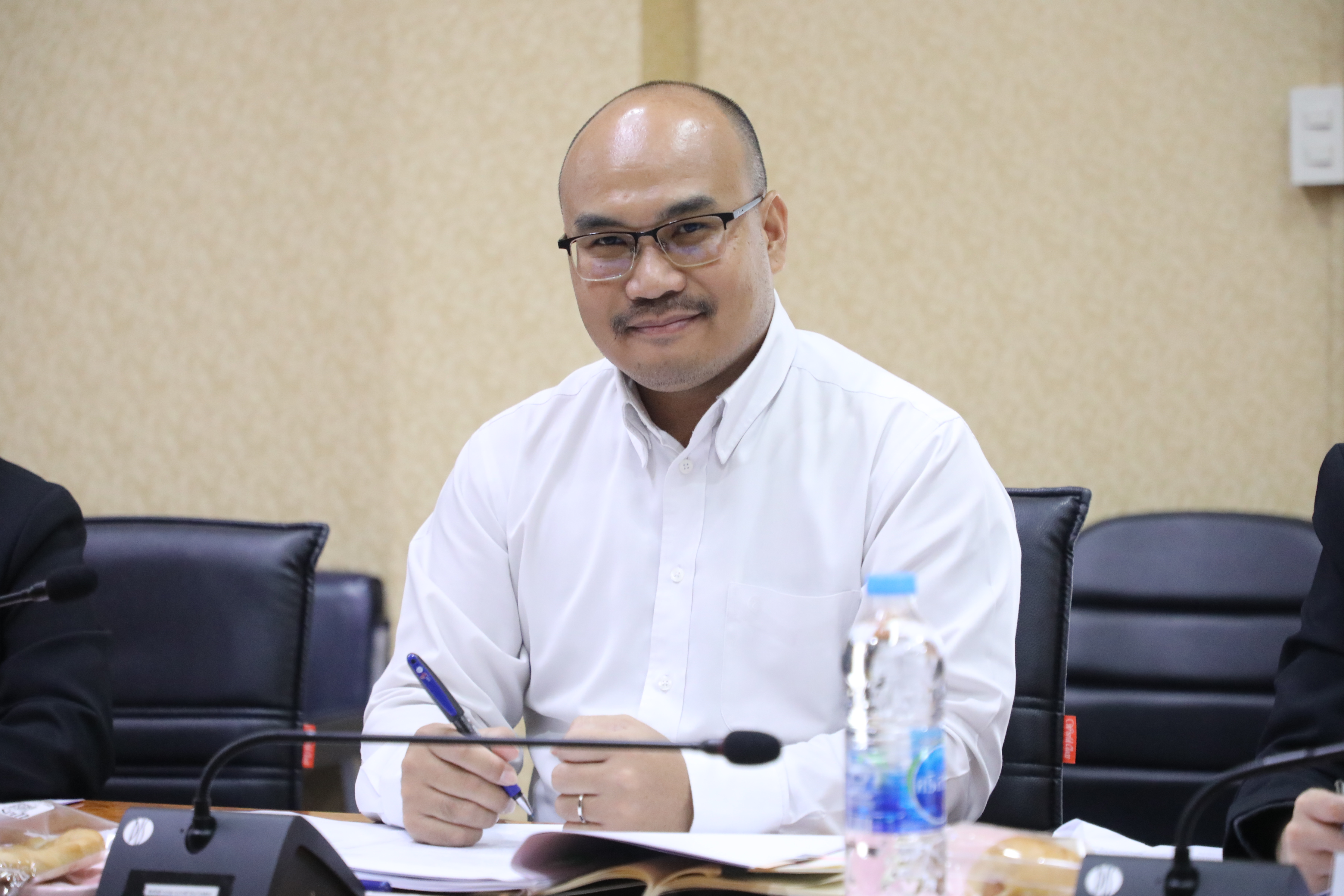 title - ส.ป.ก. ประชุมคณะทำงานศึกษาพิจารณาการแก้ไขปัญหาด้านที่ดินและหนี้สินของเกษตรกร โครงการแก้ไขปัญหาที่ดินทำกินให้แก่เกษตรกรสภาประชาชน 4 ภาค ครั้งที่ 1/2569